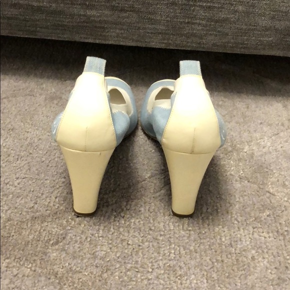 Chanel lightBlue fabric with patent spectator pump - Picture 4 of 8